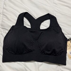 Seamless Black Sports Bra